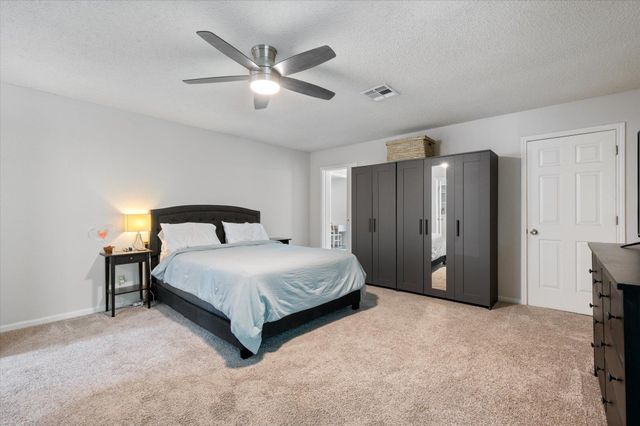 201 N Oak Hollow RD, Georgetown, TX 78628