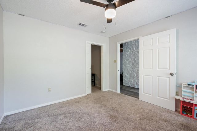 201 N Oak Hollow RD, Georgetown, TX 78628