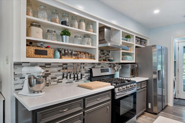 201 N Oak Hollow RD, Georgetown, TX 78628