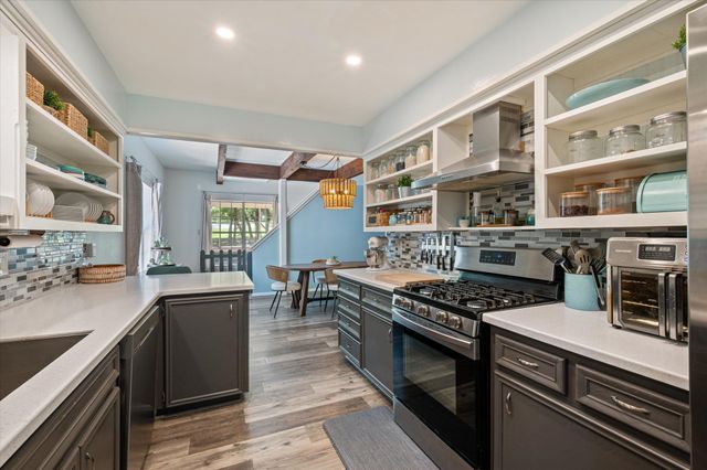 201 N Oak Hollow RD, Georgetown, TX 78628