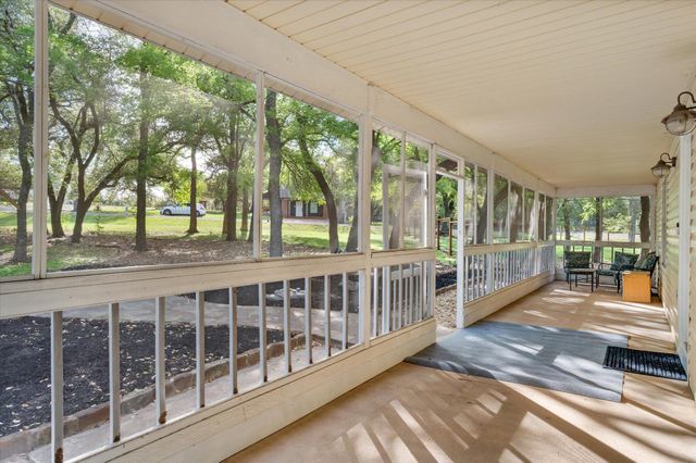 201 N Oak Hollow RD, Georgetown, TX 78628