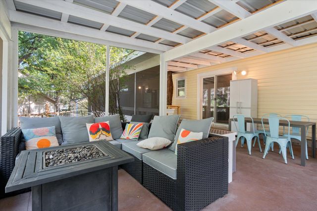 201 N Oak Hollow RD, Georgetown, TX 78628