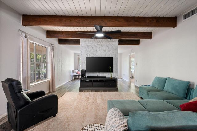 201 N Oak Hollow RD, Georgetown, TX 78628