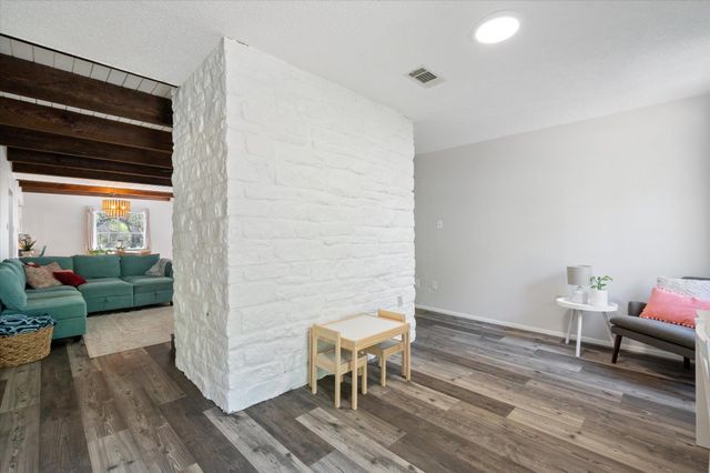 201 N Oak Hollow RD, Georgetown, TX 78628