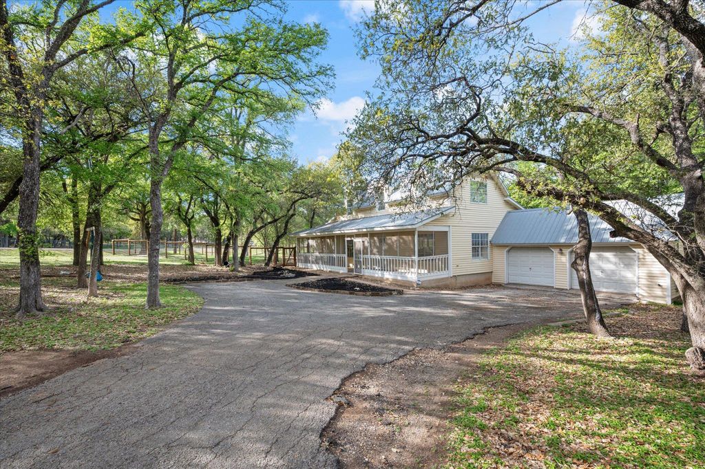 201 N Oak Hollow RD, Georgetown, TX 78628
