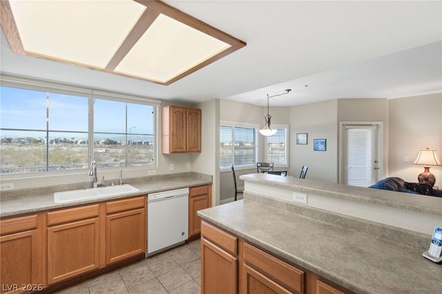 833 Aspen Peak Loop 1221, Henderson, NV 89011