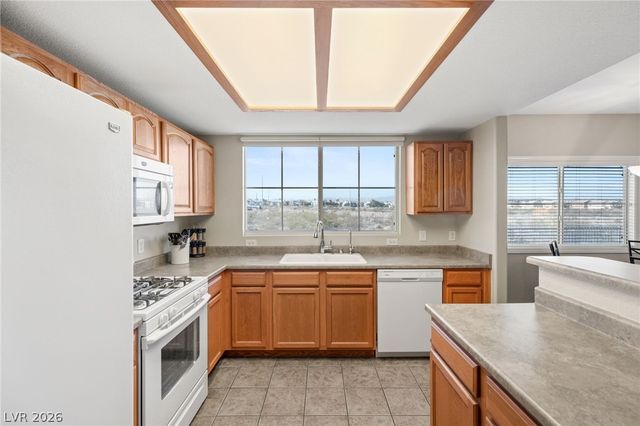 833 Aspen Peak Loop 1221, Henderson, NV 89011