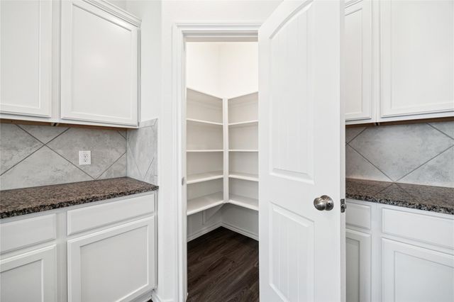 9310 Victoria Valley Court, Houston, TX 77365