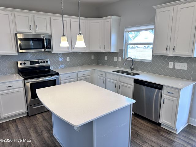 1001 Ferry Spring Lane, Jacksonville, NC 28546