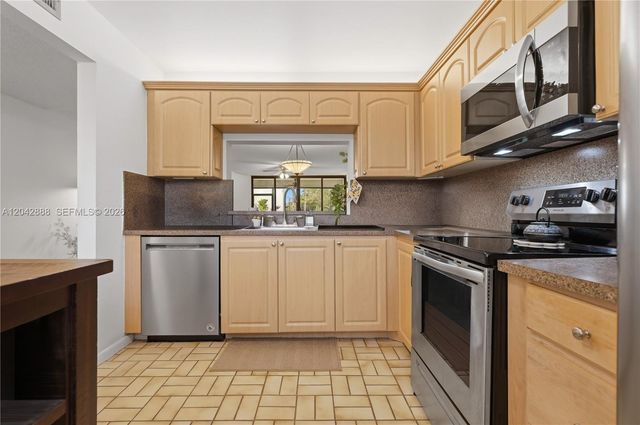 11230 Taft St 11230, Pembroke Pines, FL 33026