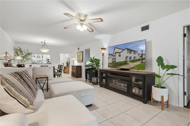 11230 Taft St 11230, Pembroke Pines, FL 33026