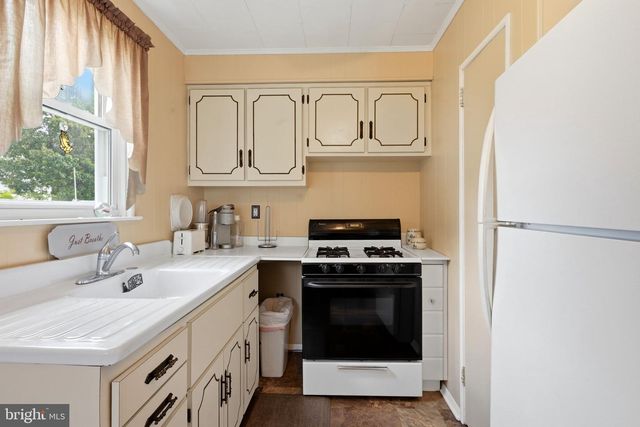 719 DELAWARE AVE, Riverside, NJ 08075