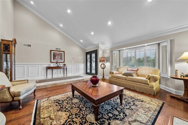 11101 Eton Avenue, Chatsworth, CA 91311