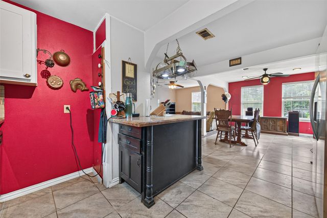 141 Town And Country Drive, Huntsville, TX 77320