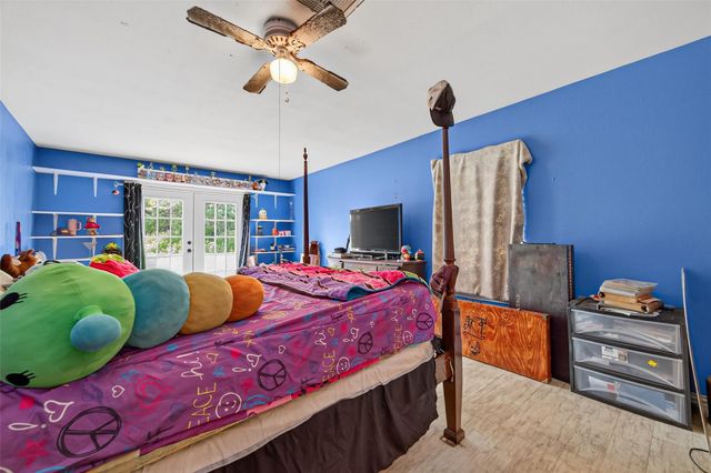 141 Town And Country Drive, Huntsville, TX 77320