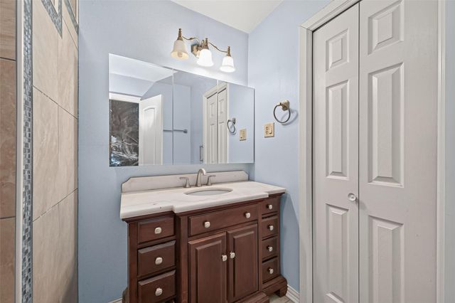 141 Town And Country Drive, Huntsville, TX 77320