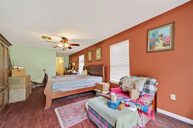 141 Town And Country Drive, Huntsville, TX 77320