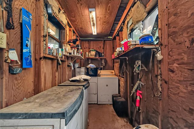 141 Town And Country Drive, Huntsville, TX 77320