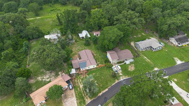 141 Town And Country Drive, Huntsville, TX 77320