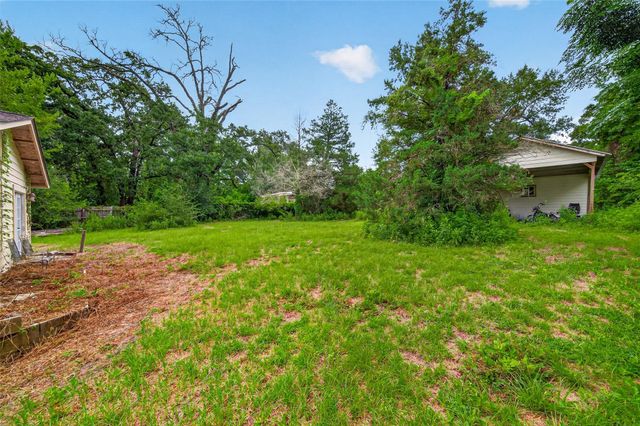 141 Town And Country Drive, Huntsville, TX 77320