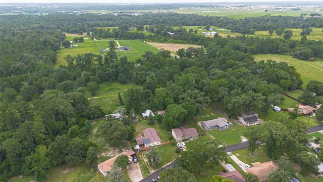 141 Town And Country Drive, Huntsville, TX 77320