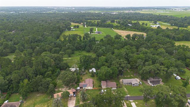 141 Town And Country Drive, Huntsville, TX 77320