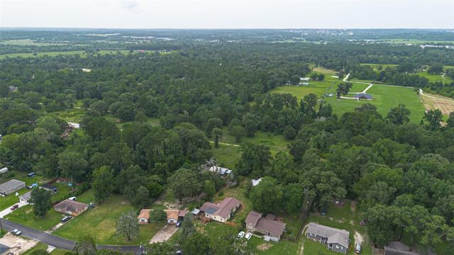 141 Town And Country Drive, Huntsville, TX 77320