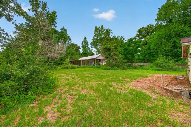 141 Town And Country Drive, Huntsville, TX 77320