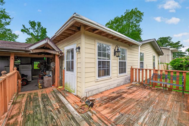 141 Town And Country Drive, Huntsville, TX 77320