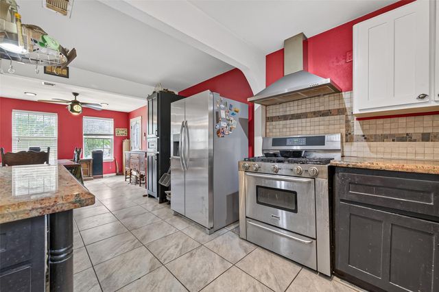 141 Town And Country Drive, Huntsville, TX 77320