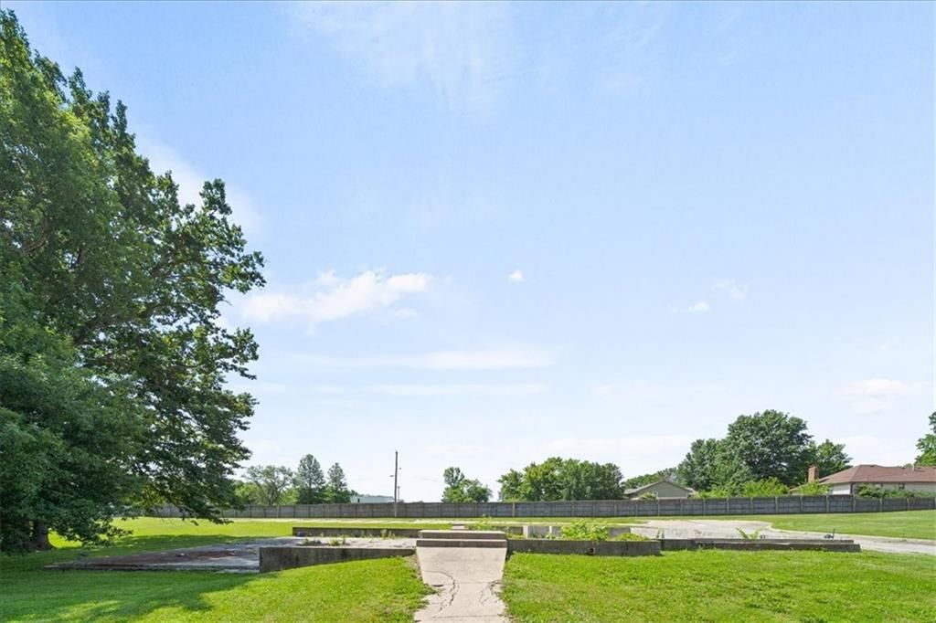 2205 Mission Road, Harrisonville, MO 64701