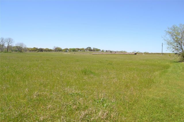 5568 Bleiblerville Road, Bleiblerville, TX 78931