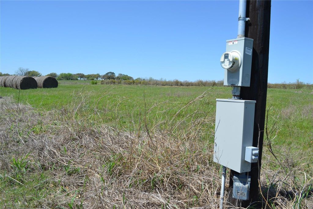 5568 Bleiblerville Road, Bleiblerville, TX 78931