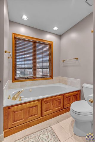 3600 SW Randolph Sq Unit 40, Topeka, KS 66611