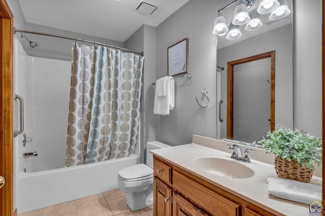 3600 SW Randolph Sq Unit 40, Topeka, KS 66611