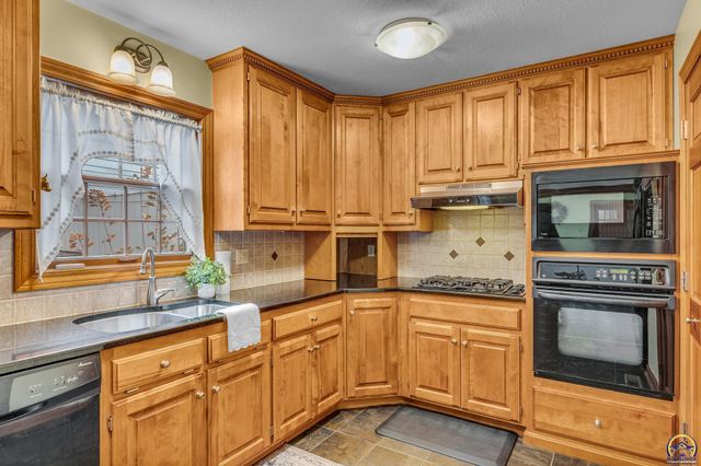 3600 SW Randolph Sq Unit 40, Topeka, KS 66611