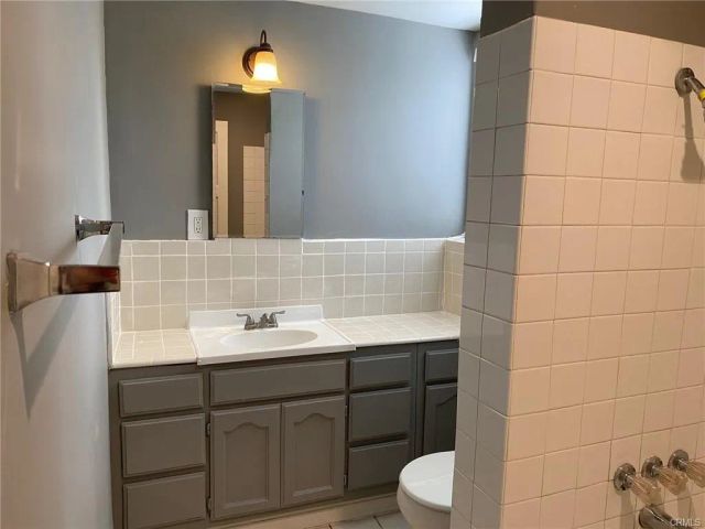 1265 Oakridge Drive A, Glendale, CA 91205