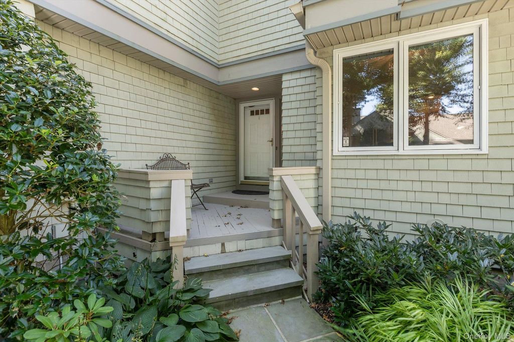 14 Insbrook Court, Huntington, NY 11743 — photo 3