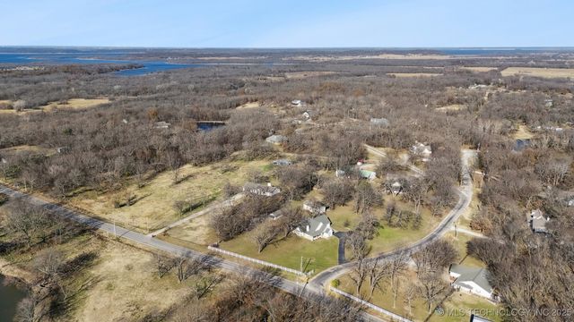 11992 S Cherrywood Drive, Claremore, OK 74017