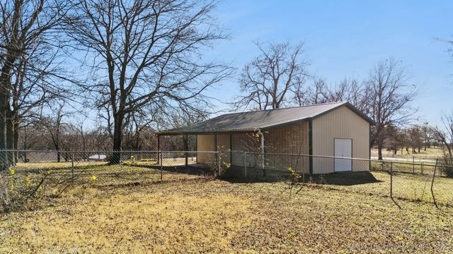 11992 S Cherrywood Drive, Claremore, OK 74017