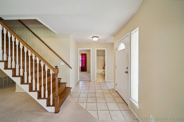 11992 S Cherrywood Drive, Claremore, OK 74017