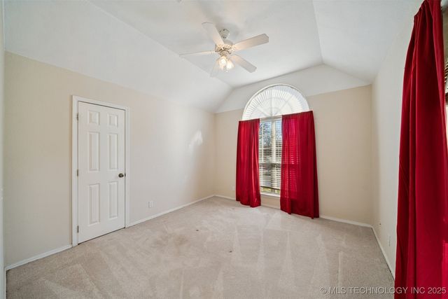 11992 S Cherrywood Drive, Claremore, OK 74017