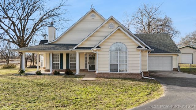 11992 S Cherrywood Drive, Claremore, OK 74017