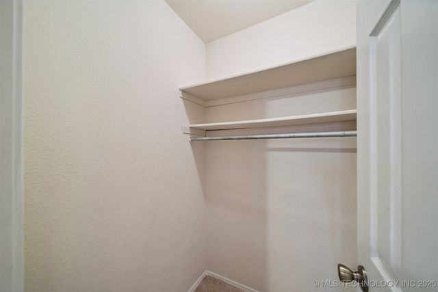 11992 S Cherrywood Drive, Claremore, OK 74017