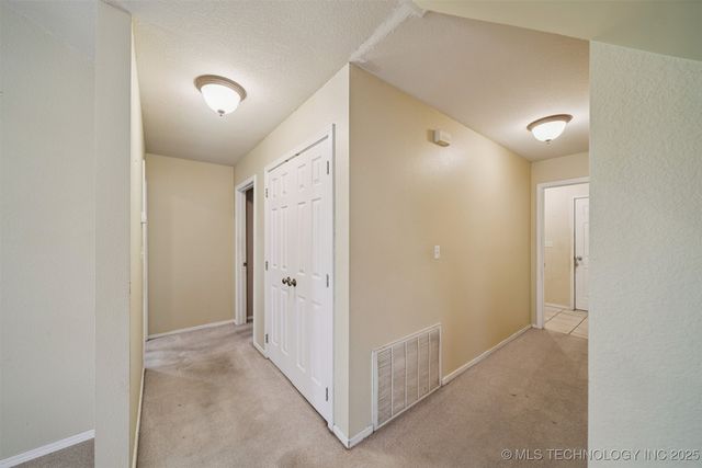 11992 S Cherrywood Drive, Claremore, OK 74017