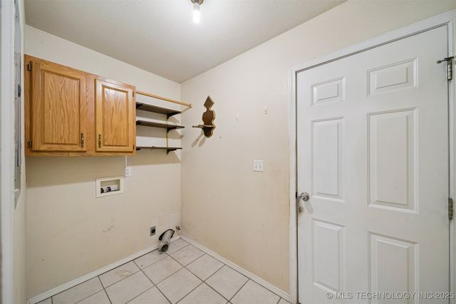 11992 S Cherrywood Drive, Claremore, OK 74017