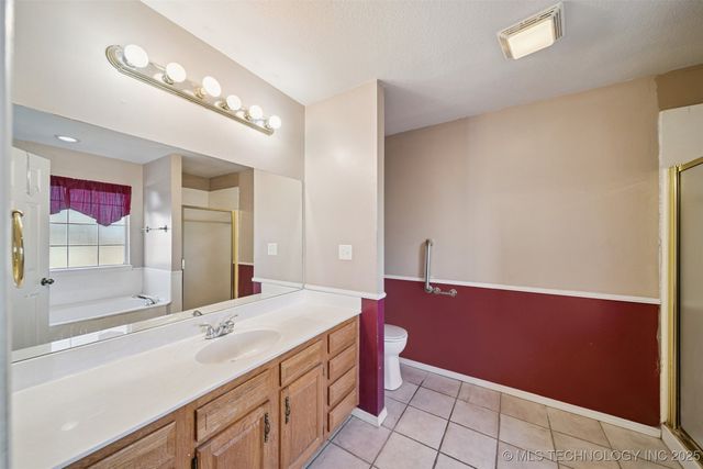 11992 S Cherrywood Drive, Claremore, OK 74017