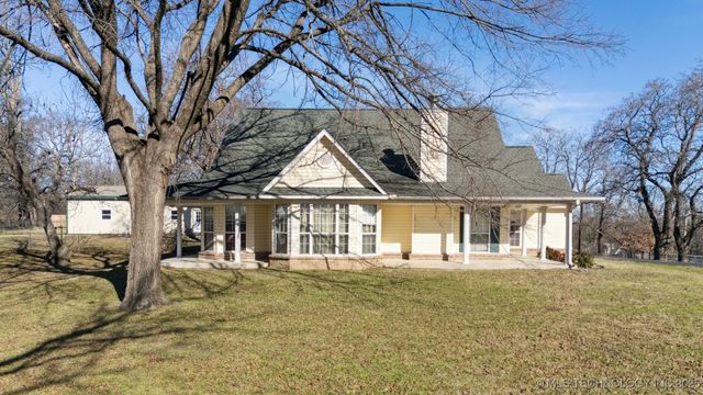 11992 S Cherrywood Drive, Claremore, OK 74017