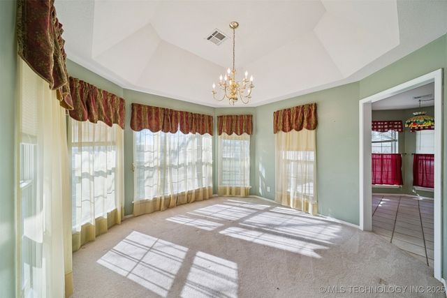 11992 S Cherrywood Drive, Claremore, OK 74017