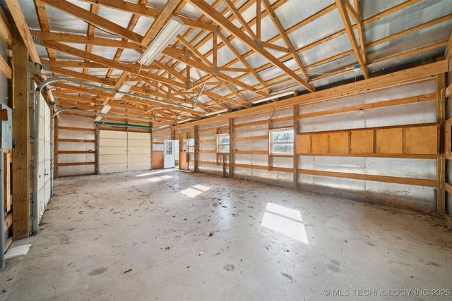 11992 S Cherrywood Drive, Claremore, OK 74017